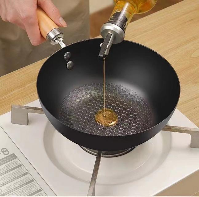 IRON PAN กระทะเหล็กด้ามไม้ ราคาส่ง 110 บาท