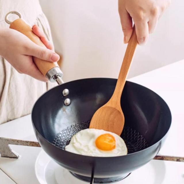 IRON PAN กระทะเหล็กด้ามไม้ ราคาส่ง 110 บาท